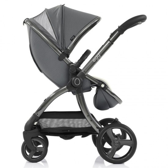 egg quantum grey changing bag